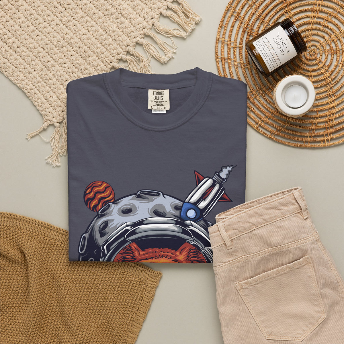 Boricat en la Luna Premium Garment-Dyed Tee